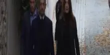 Sarkozy va in carcere: l'uscita da casa con Carla Bruni