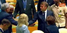 Macron e Tajani la stretta di mano all'Assemblea dell'Onu a New York