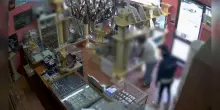 Finti agenti rapinano oreficeria e gioielleria, 8 arresti a Milano