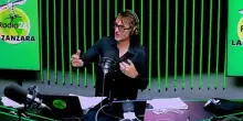 Giuseppe Cruciani spiana Enzo Iacchetti: "Quelli come te..."