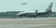 Linate, tunisino irrompre in pista: attimi di terrore