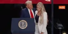 L'abbraccio tra Trump e la vedova Kirk ai Funerali per Charlie Kirk in Arizona
