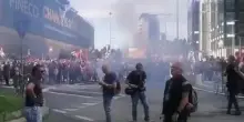 Leoncavallo, Milano fuori contollo: i centri sociali occupano il Pirellino