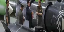 Kim Jong Un visita una fabbrica di missili