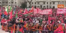 "Democrazia al lavoro", il corteo della Cgil a Roma, i manifestanti riempiono Piazza San Giovanni