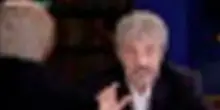Maurizio Crozza si trasforma in Roberto Fico a colloquio con De Luca