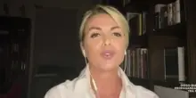 Pascale asfalta Schlein: "Solo sul carro con le piume. Meloni unica leader"