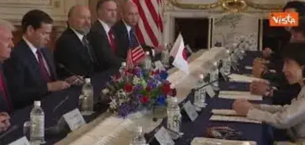 Premier Giappone dona a Trump 250 ciliegi e fuochi d'artificio per anniversario fondazione Usa