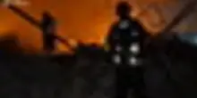 Ucraina, vigili del fuoco domano fiamme dopo attacco russo su Sumy