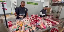 Sequestrati a Malpensa 1,5 milioni di figurine e giochi contraffatti