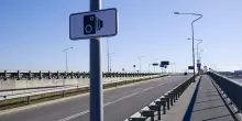 Arriva il sorpassometro SV3, multe fino a 1.300 euro per manovre pericolose
