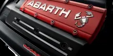 Abarth torna al termico? Spunta l’ipotesi ibrido da 180 cavalli