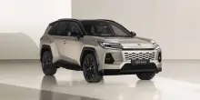 Nuovo Toyota RAV4 2025, rivoluzione ibrida e plug-in