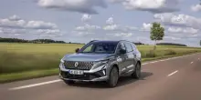 Nuovo Renault Espace 2025, prova del Suv da grande famiglia