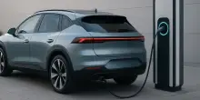 Auto elettriche al palo, 4 clienti su 5 preferiscono i motori a combustione