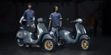 Fenomenale Vespa, 2 modelli speciali Officina 8 per celebrare 80 anni nel 2026