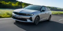 Opel Astra Sports Tourer Hybrid, fenomenale viaggiatrice