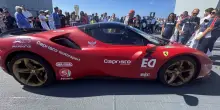 Record di Fabio Barone a 164 km/h sulla Nave Trieste con la Ferrari SF90 Stradale