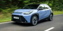 Formidabile Toyota Aygo X hybrid, consumi da record. 28 km/litro