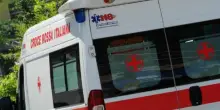 Scava una buca in spiaggia e muore sepolto dalla sabbia nel Viterbese: la vittima è un 17enne romano