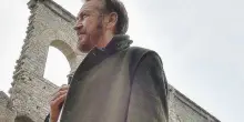 “Rocco Schiavone 7 si farà, il vicequestore torna l’anno prossimo”: la Rai rassicura i fan dopo il panico creato dallo scrittore Antonio Manzini