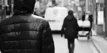 Arrestato per stalking sulla vicina di casa nel Napoletano: aveva una foto della vittima sul comodino