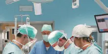 Pus dal capezzolo, poi la scoperta choc in ospedale: “Avevo un coltello conficcato nel petto da otto anni”