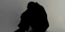 Donna assiste ad abusi su un bimbo e corre a denunciare, arrestato 58enne per violenza sessuale sul nipote