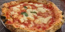 Soffocata da un pezzo di pizza andato di traverso: muore donna di 53 anni