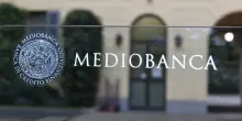 Il cda di Mediobanca rinvia l’assemblea sull’offerta per Banca Generali: slitta dal 16 giugno al 25 settembre