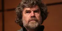 “I lupi vanno abbattuti, gli influencer attirano gente che non sa nulla di montagna”: la stoccata di Reinhold Messner