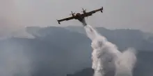 Basilicata, incendio a Metaponto: evacuati i villaggi turistici, bimbo intossicato. L’amministrazione: “Situazione quasi sotto controllo”