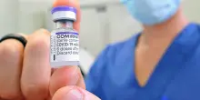 Vaccini anti Covid, “quelli a mRna potenziano l’immunoterapia nei pazienti con melanoma e tumore al polmone”