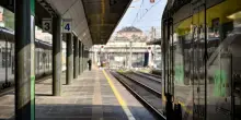 Scontro tra treno merci e convoglio passeggeri a Trento. Tre feriti lievi, linea del Brennero bloccata