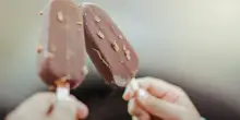 Quali sono i gelati confezionati con meno calorie? Cono, coppetta o biscotto: la classifica di Altroconsumo sui prodotti del supermercato