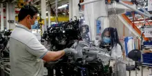 A maggio la produzione industriale torna a calare: -0,7%. Cgil: “Governo assente di fronte alla crisi”