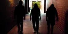 Napoli, turista picchiato dopo aver soccorso ragazzo caduto dallo scooter