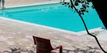 “Abbiamo scoperto un’app per affittare la nostra piscina e il giardino di casa, così ci siamo pagati il mutuo”: la trovata di Jim Beach è virale