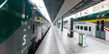 Turista americano rapinato e accoltellato su un treno regionale per Milano Bovisa