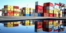 Bce: “Con i dazi notevoli rischi al ribasso per l’economia”. S&P taglia la previsioni di crescita globali e per l’Italia