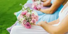 “Se indosserete uno di questi colori al mio matrimonio, verrete accompagnati fuori”: la sposa fa infuriare i commentatori (e mette in difficoltà un’invitata)