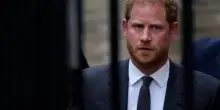 “William e Camilla non perdoneranno il principe Harry per quello che ha scritto nel libro Spare. Re Carlo più conciliante”: parla l’esperto reale Robert Jobson