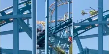 Paura a Cinecittà World, problema tecnico alle montagne russe: persone bloccate