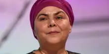 “Vorrei le ceneri di mia figlia qui con me, insieme ai premi che mi aveva chiesto di conservare. La sua famiglia queer? Non l’ho mai capita”: le parole della madre di Michela Murgia