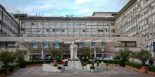 Bimbo di 2 anni cade da un’auto in corsa a Viterbo. Dubbi sull’assenza del seggiolino
