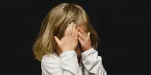 “Mia figlia non è stata invitata alla festa di compleanno, l’hanno esclusa davanti a tutti”: madre si sfoga su Reddit
