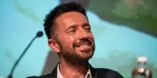 Andrea Scanzi vince il premio speciale “Carità è donarsi” con il suo libro “E pensare che c’era Giorgio Gaber”