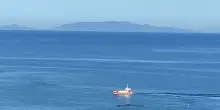 Il potere del blu: perché una giornata di mare (o di lago) fa davvero bene all’umore e alla mente