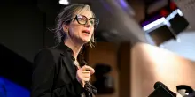 L’Italia dei diritti sta con Francesca Albanese, nel silenzio del governo