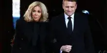 “La premier dame è un uomo”, per la fake news 10 a processo per molestie online a Brigitte Macron